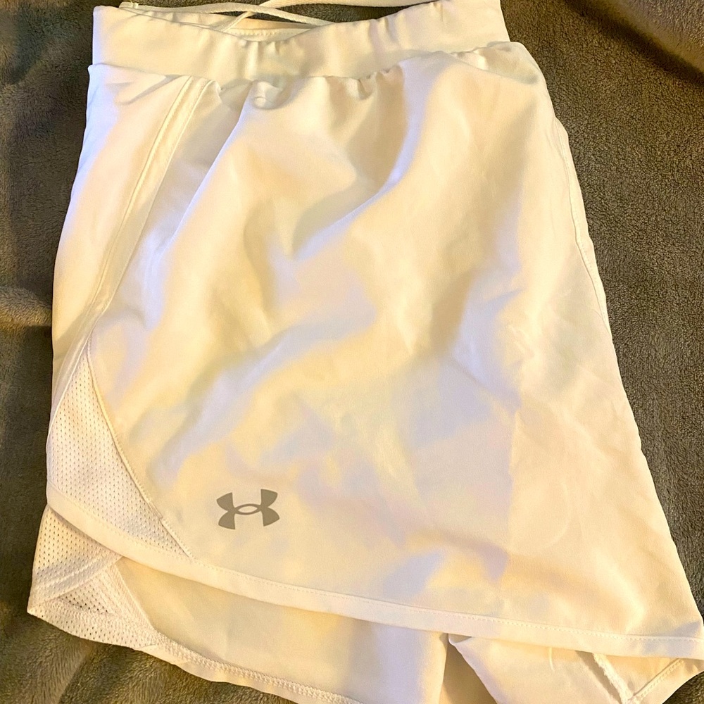WHITE UNDER ARMOUR SHORTS NWOT